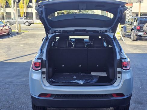 New 2026 Jeep Compass Latitude image 7