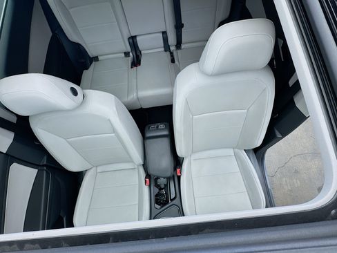 Used 2020 Volkswagen Tiguan SE w/ Panoramic Sunroof Package FWD image 14