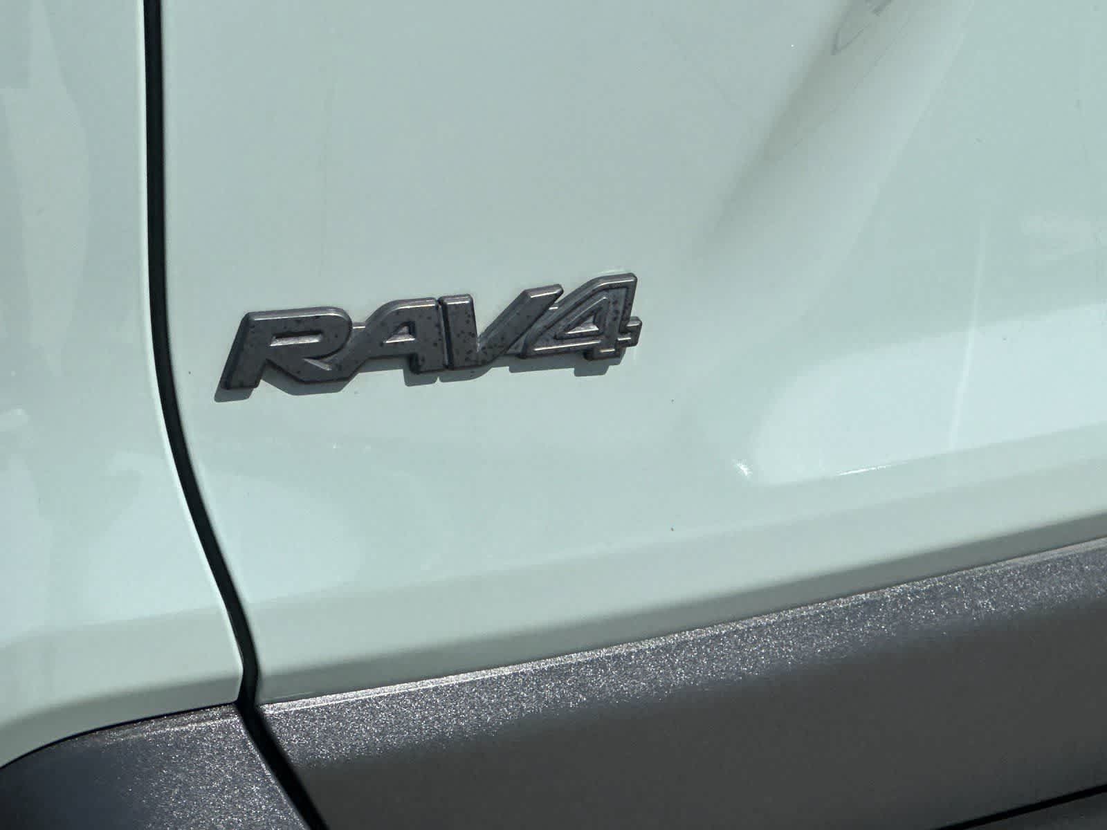 Used 2023 Toyota RAV4 XLE Premium AWD/4WD image 28
