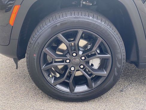 New 2025 Jeep Grand Cherokee Limited image 15