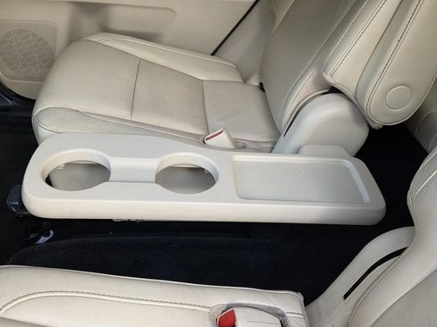 Used 2018 Toyota Highlander XLE image 11