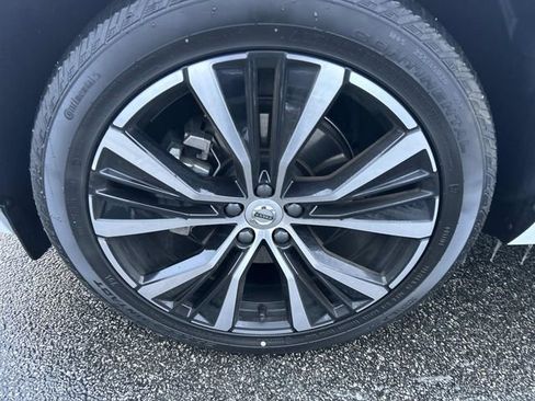Used 2024 Volvo XC60 B5 Plus w/ Protection Package Premier image 9