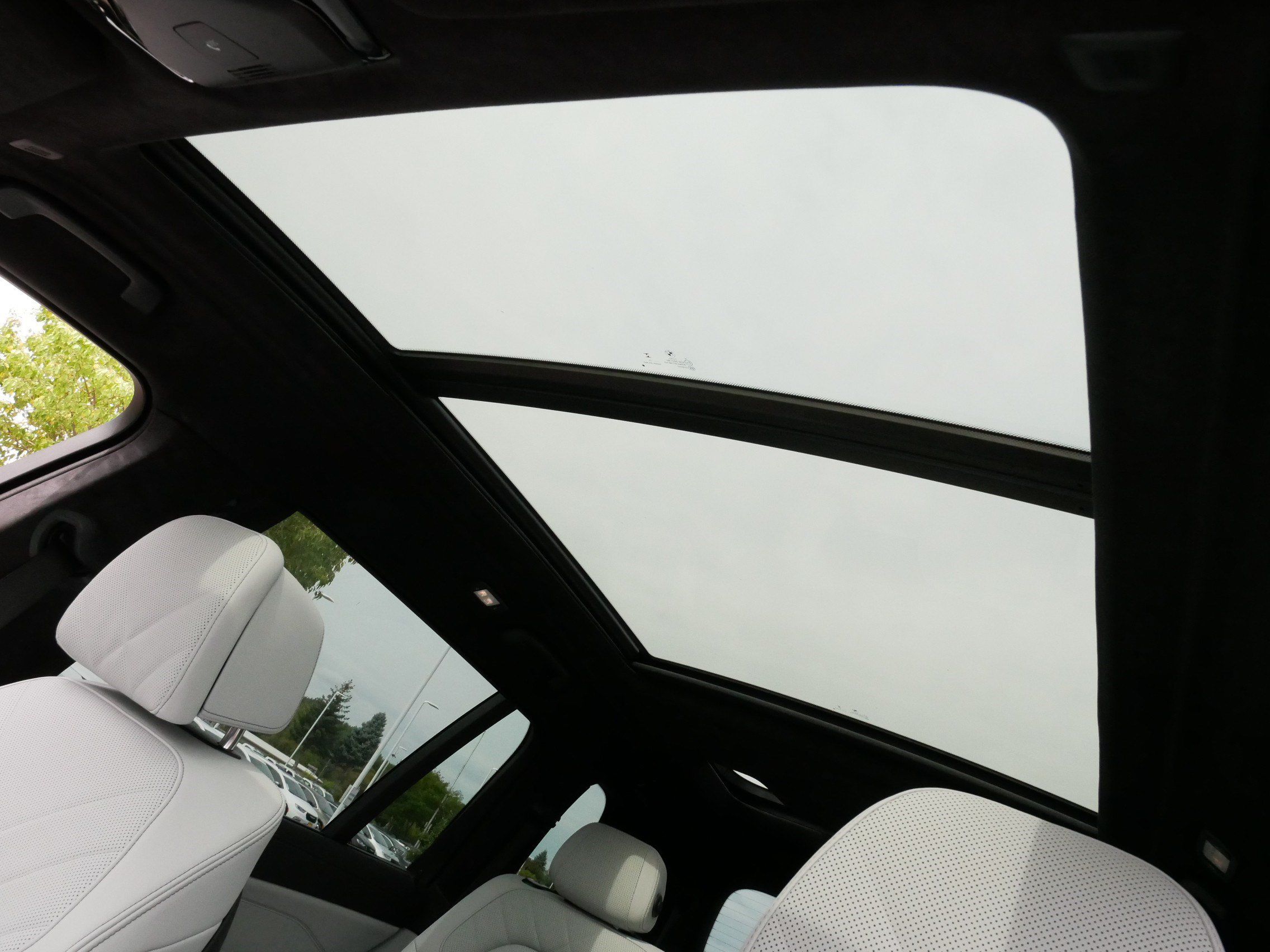 Used 2024 BMW X7 xDrive40i w/ M Sport Package AWD/4WD image 35