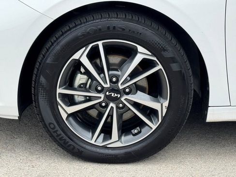 Used 2024 Kia Forte LXS w/ LXS Technology Package image 5