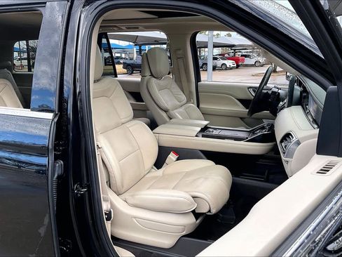 Used 2021 Lincoln Navigator Reserve w/ Luxury Package image 8