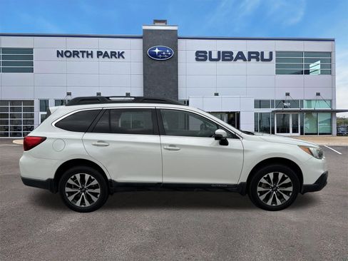 Used 2015 Subaru Outback 3.6R Limited AWD/4WD image 3