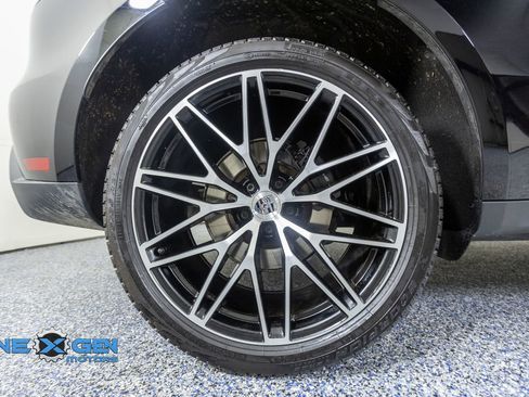 Used 2024 Porsche Macan AWD/4WD image 51
