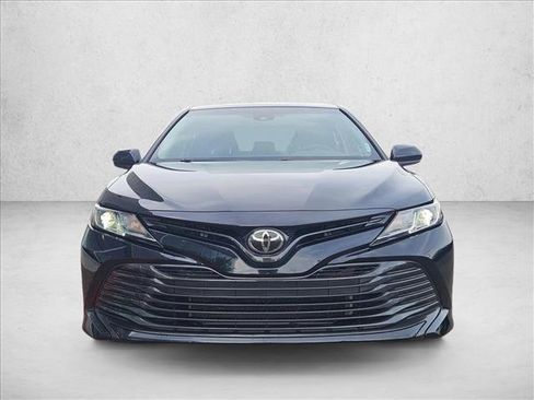 Used 2018 Toyota Camry LE image 2