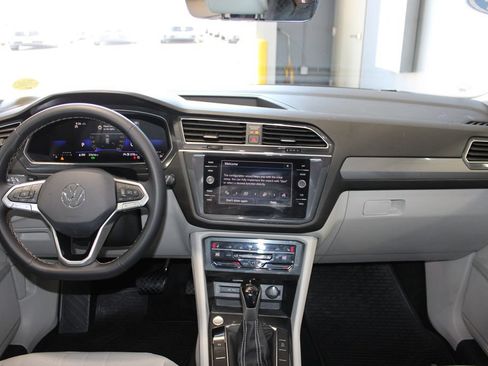 Used 2024 Volkswagen Tiguan SE AWD/4WD image 14