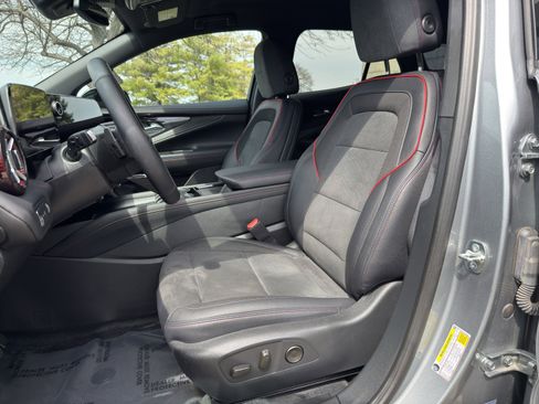 Used 2025 Chevrolet Blazer EV RS image 17