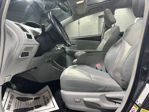 Used 2013 Toyota Prius V Five image 14