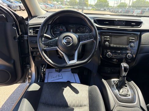 Used 2017 Nissan Rogue SV AWD/4WD image 13