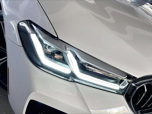 Used 2022 BMW 540i w/ Executive Package image 27