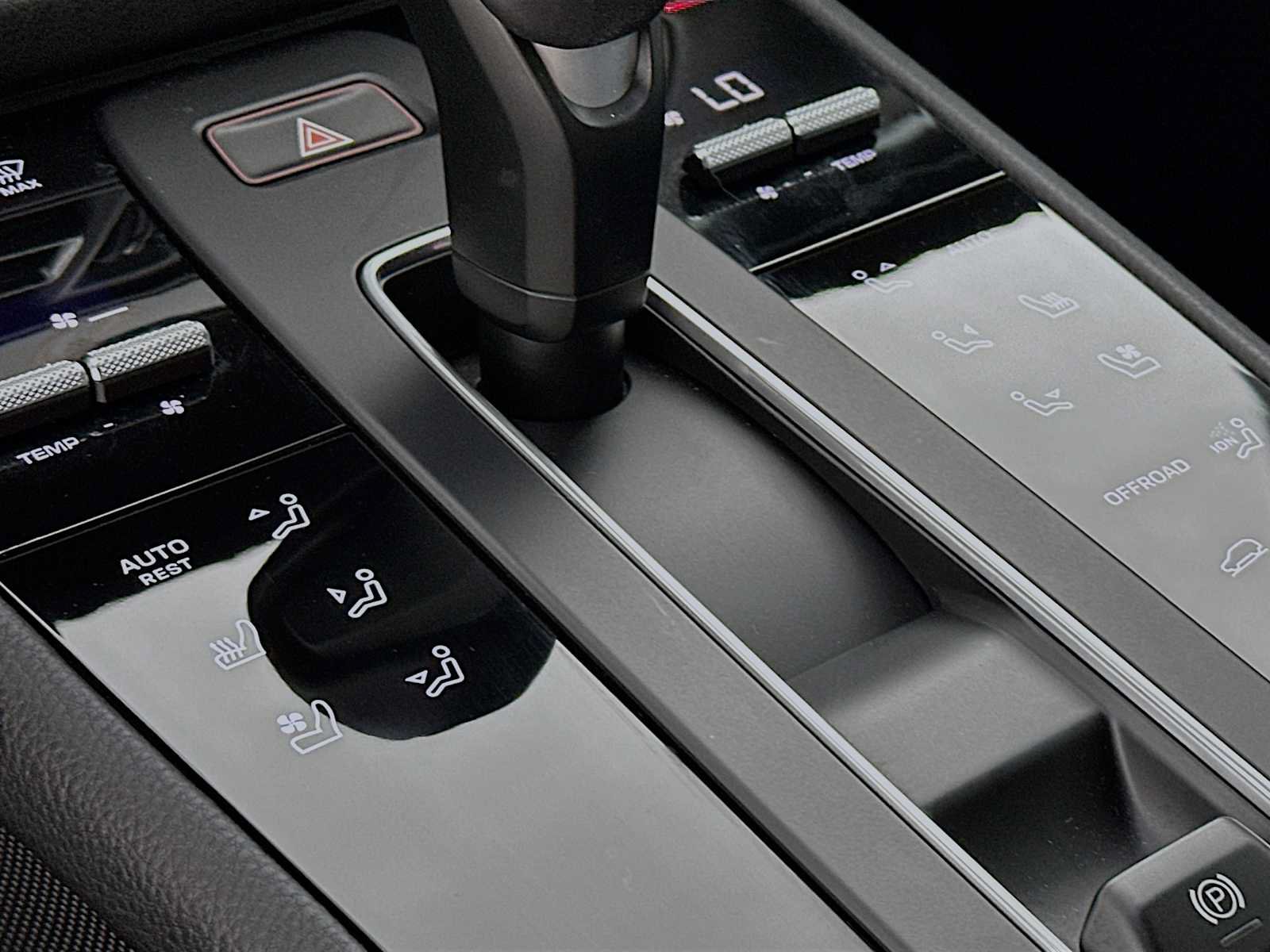 Certified 2026 Porsche Macan AWD/4WD image 21