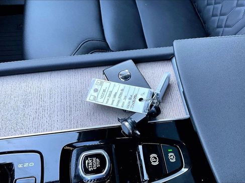 Certified 2026 Volvo XC90 B6 Plus w/ Protection Package Premier image 36