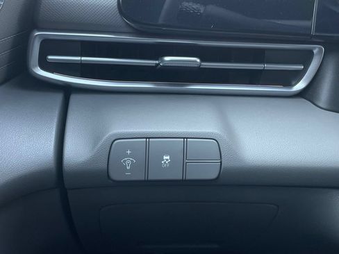Used 2024 Hyundai Elantra SEL FWD image 13