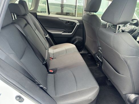 Used 2021 Toyota RAV4 LE AWD/4WD image 11
