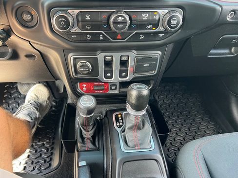 Used 2018 Jeep Wrangler Rubicon AWD/4WD image 14