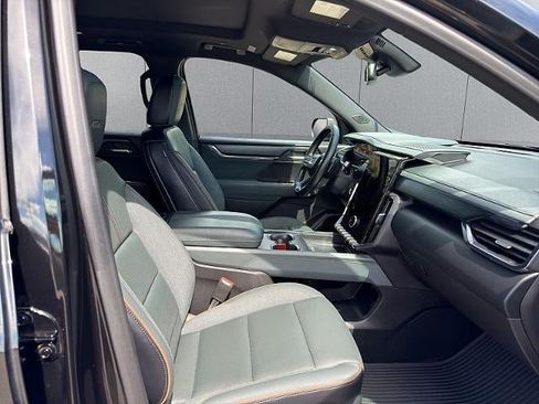 Used 2025 GMC Acadia AT4 w/ Luxury Package AWD/4WD image 15