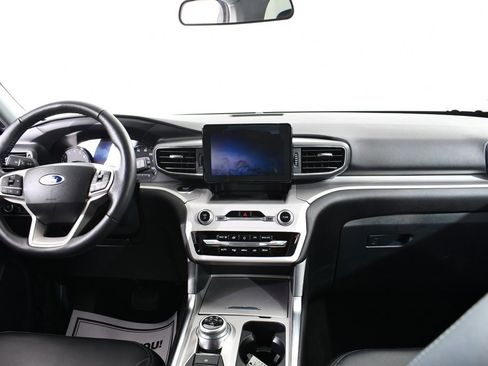 Used 2023 Ford Explorer XLT w/ Equipment Group 202A image 7