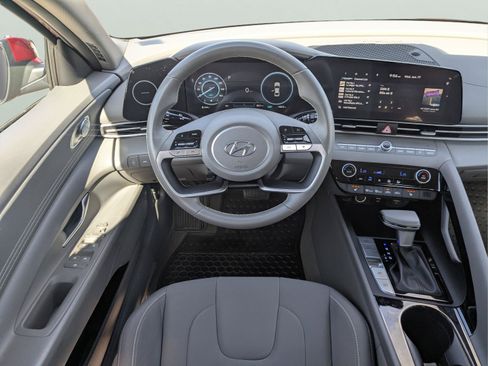 Used 2023 Hyundai Elantra SEL w/ Convenience Package FWD image 12