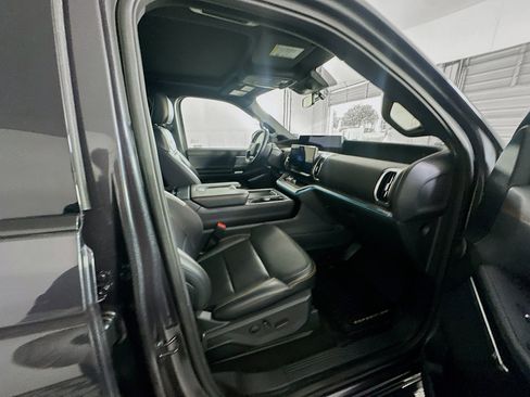 Used 2025 Ford Expedition Tremor image 34