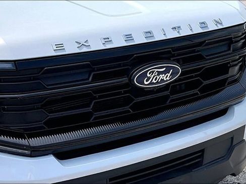 Used 2025 Ford Expedition Active AWD/4WD image 34