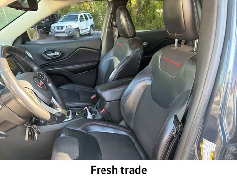 Used 2016 Jeep Cherokee Trailhawk image 7