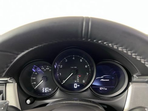 Certified 2026 Porsche Macan AWD/4WD image 33