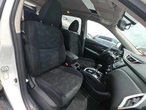 Used 2015 Nissan Rogue SV w/ SV Premium Package AWD/4WD image 9