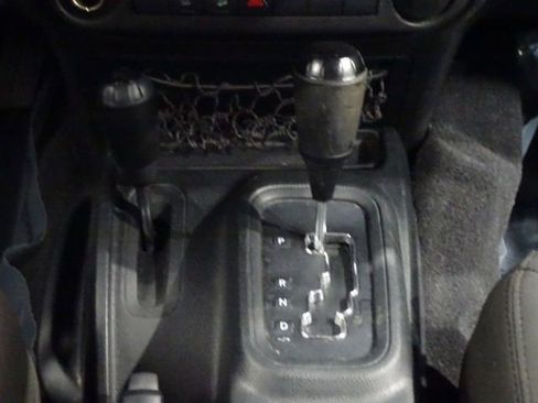 Used 2018 Jeep Wrangler Unlimited Sport image 30