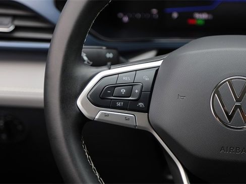 Certified 2024 Volkswagen Taos SE image 14