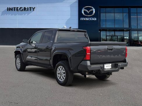 Used 2025 Toyota Tacoma SR5 image 4