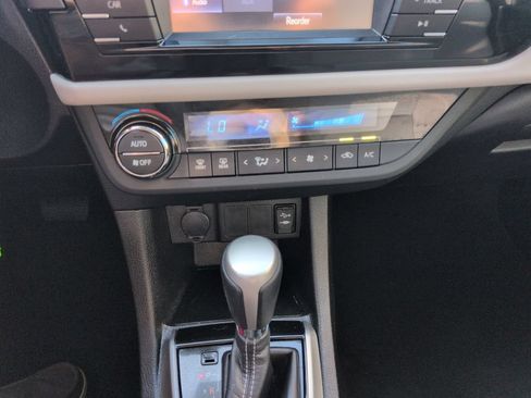 Used 2016 Toyota Corolla LE FWD image 19