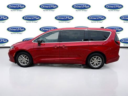 Used 2025 Chrysler Pacifica Select FWD image 4