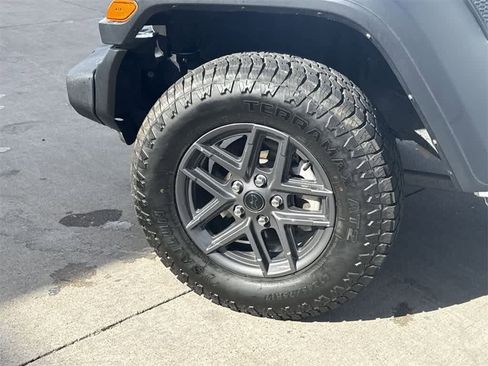 Used 2024 Jeep Wrangler Sport S image 9