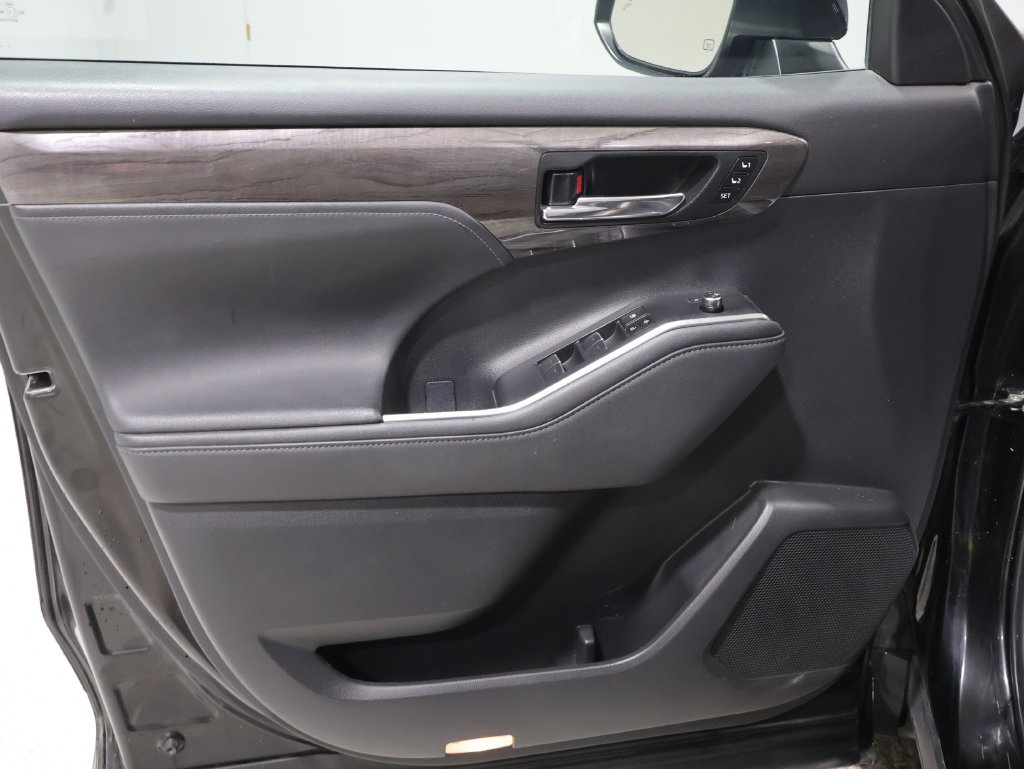 Used 2024 Toyota Highlander Limited AWD/4WD image 13