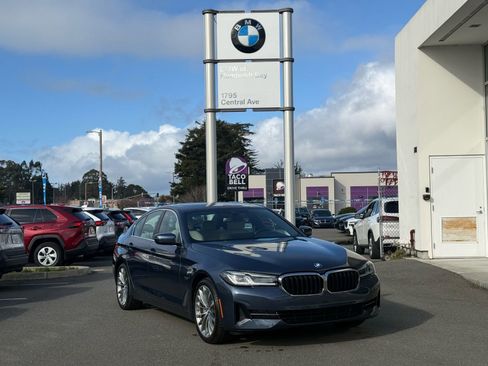Used 2023 BMW 530e w/ Convenience Package RWD image 2