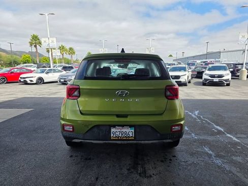 Used 2021 Hyundai Venue SE FWD image 10