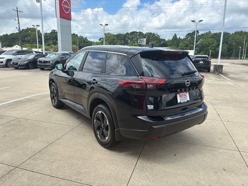 Used 2024 Nissan Rogue SV w/ SV Premium Package FWD image 5