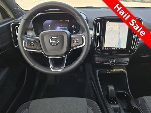 Used 2024 Volvo XC40 B5 Core image 25