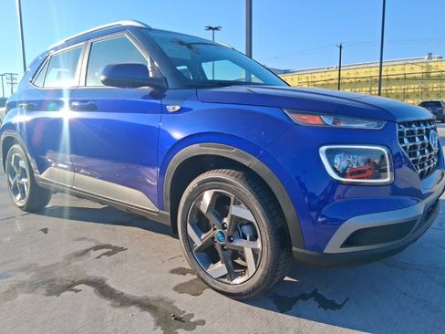 New 2025 Hyundai Venue Limited image 3