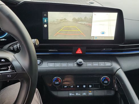 Certified 2025 Hyundai Elantra SEL image 12