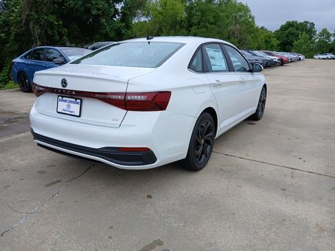 New 2026 Volkswagen Jetta SE FWD image 5