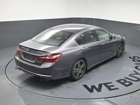 Used 2017 Honda Accord Sport image 17