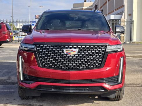 Used 2023 Cadillac Escalade ESV Premium Luxury image 2