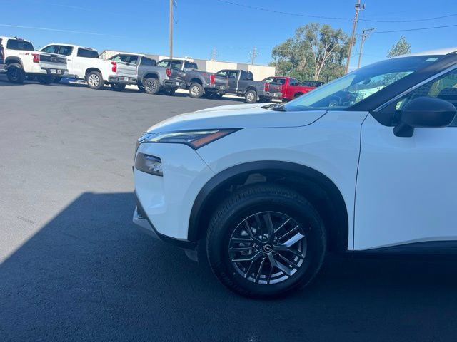 Used 2023 Nissan Rogue S AWD/4WD image 4
