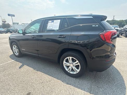 Used 2021 GMC Terrain SLE FWD image 9