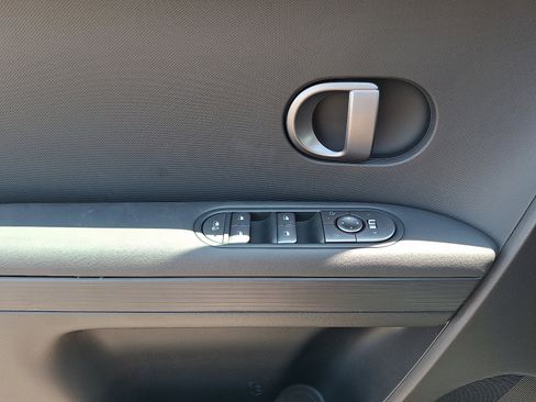 New 2025 Hyundai Ioniq 5 SE image 11