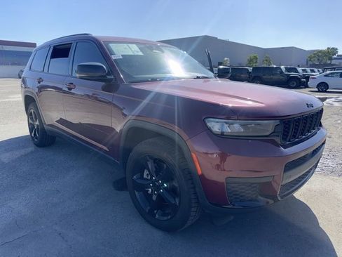 Used 2021 Jeep Grand Cherokee L Laredo image 3